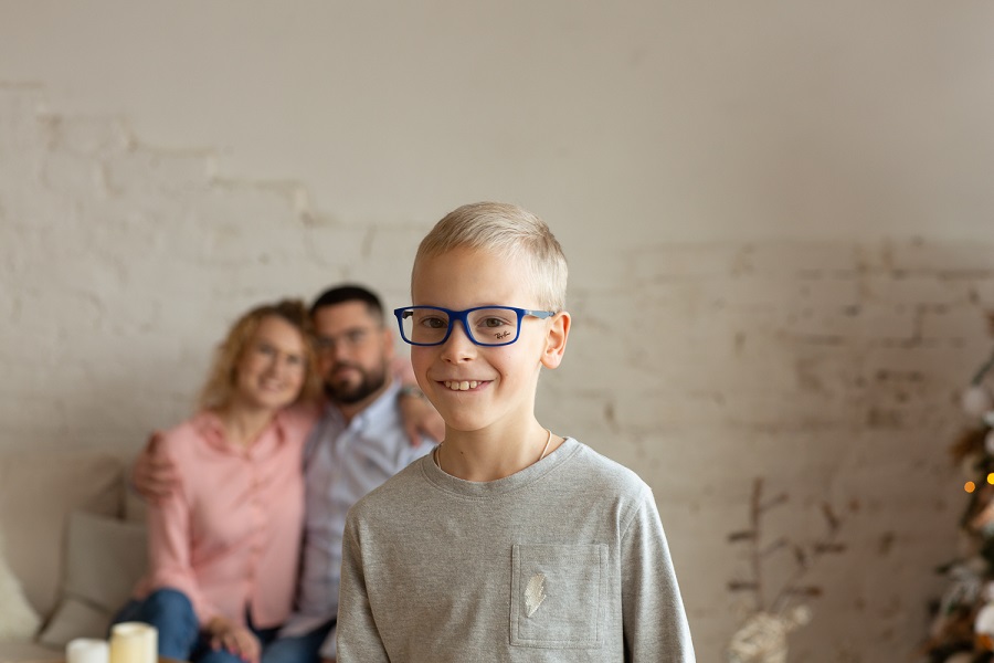 как научить ребенка носить очки